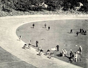 3445_endlauf_eines_rennen_auf_der_grasbahn_des_melbourne_cricket_ground.