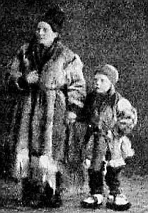 7252_827_32.lapp_asszony_fiaval