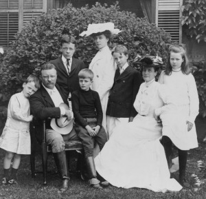 4291_theodore_roosevelt_and_family_1903