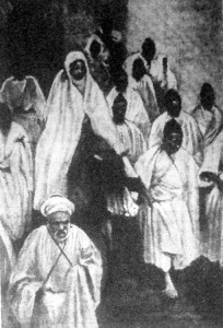 6309_marokkoi_szultan_kiseretevel