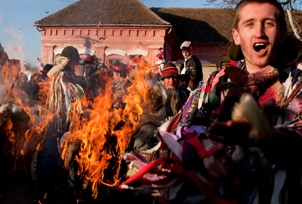 Sánta István Zsolt- Bábok égetése